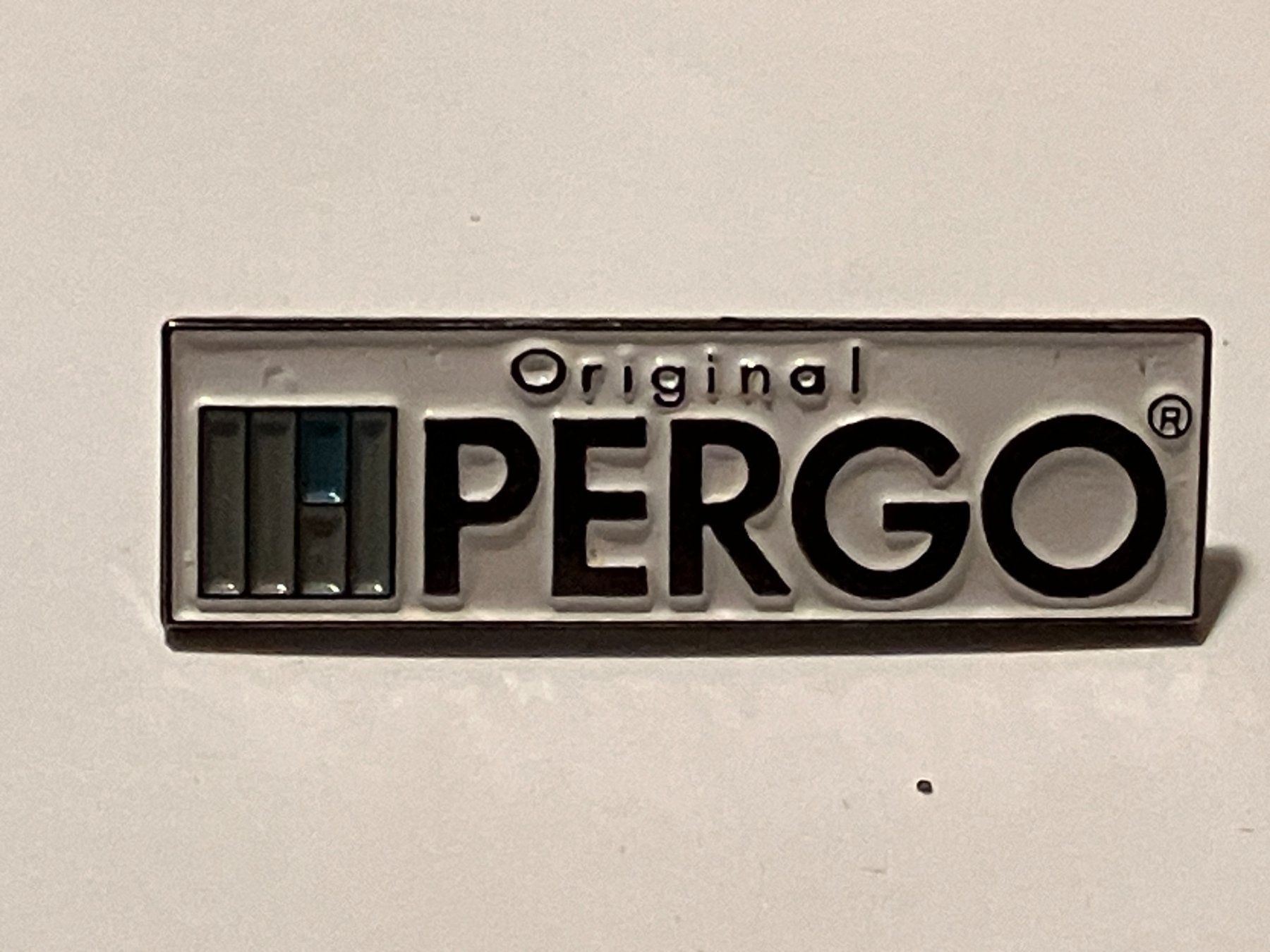 Plaketten & Abzeichen: 1 Pin Original Pergo – Gebraucht aus Basel von djwwpp