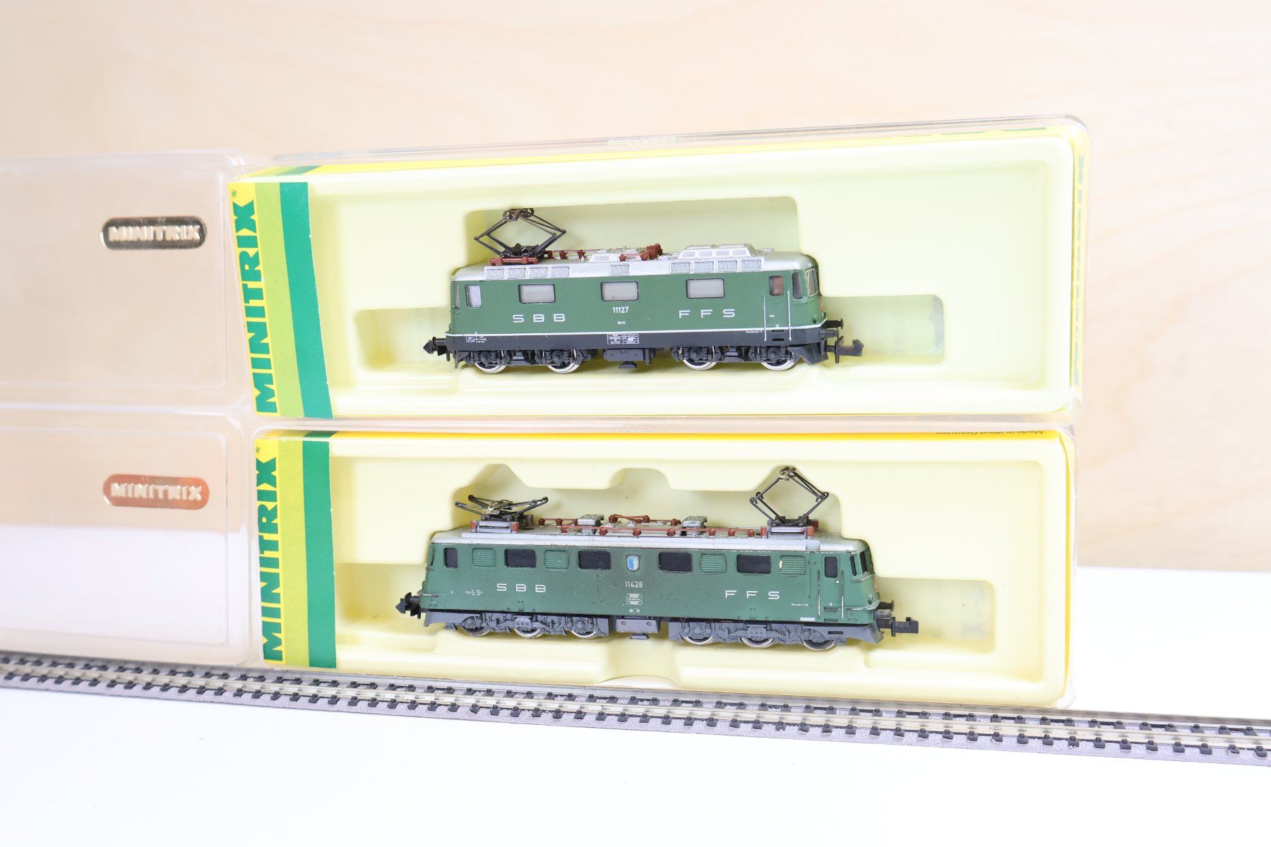 Trix Modelleisenbahnen: Minitrix 2 x SBB E-Lok Set - schöne Modelle OVP – Gebraucht aus Winterthur von Monstera 1