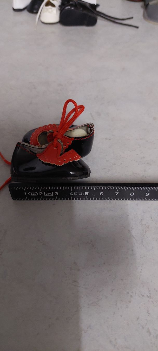 Sasha Morgenthaler Puppen: 5Paar Puppenschuhe  – Gebraucht aus Muri AG von nindo1 6