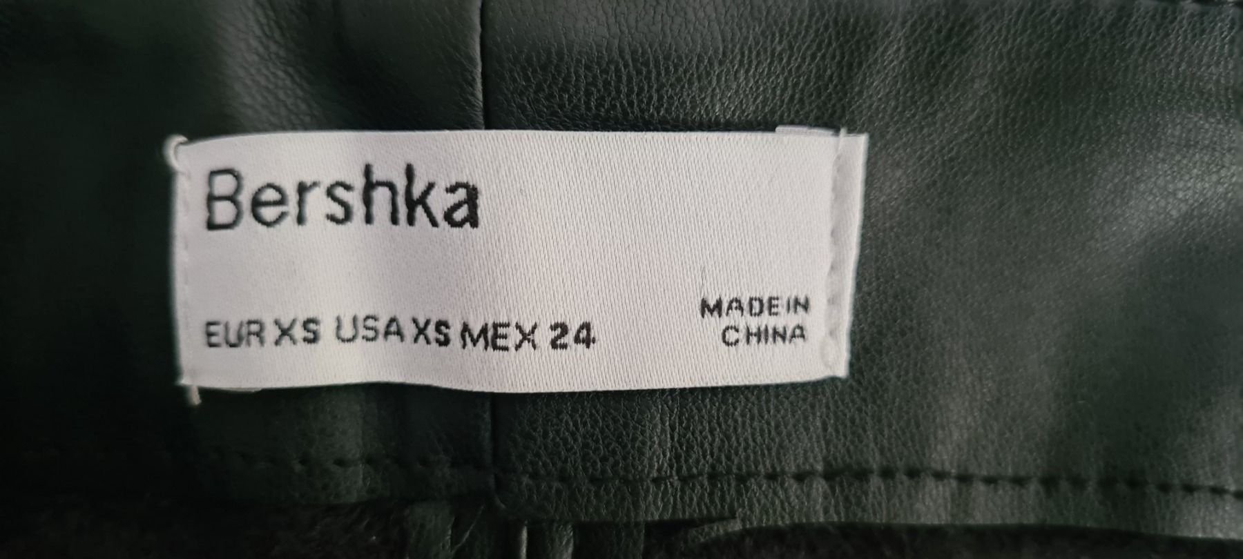 Bershka Kleider: Bershka Mini-Kleid Kunstleder – Gebraucht aus Allschwil von Virgo 3