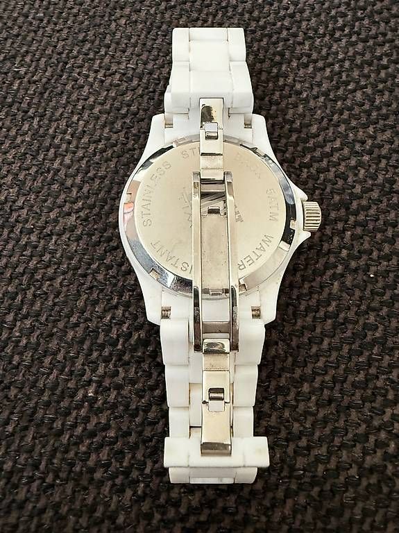 Orologi: Montre blanche avec brillants synthétiques – Usato da Goumoens-la-Ville venduto da SandieF 2