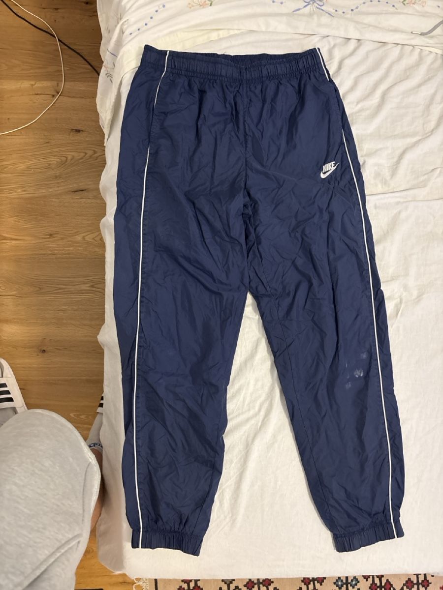 Nike Hosen: Blaue Trainerhose Nike Grösse M – Gebraucht aus Münchenstein von FlavioDe