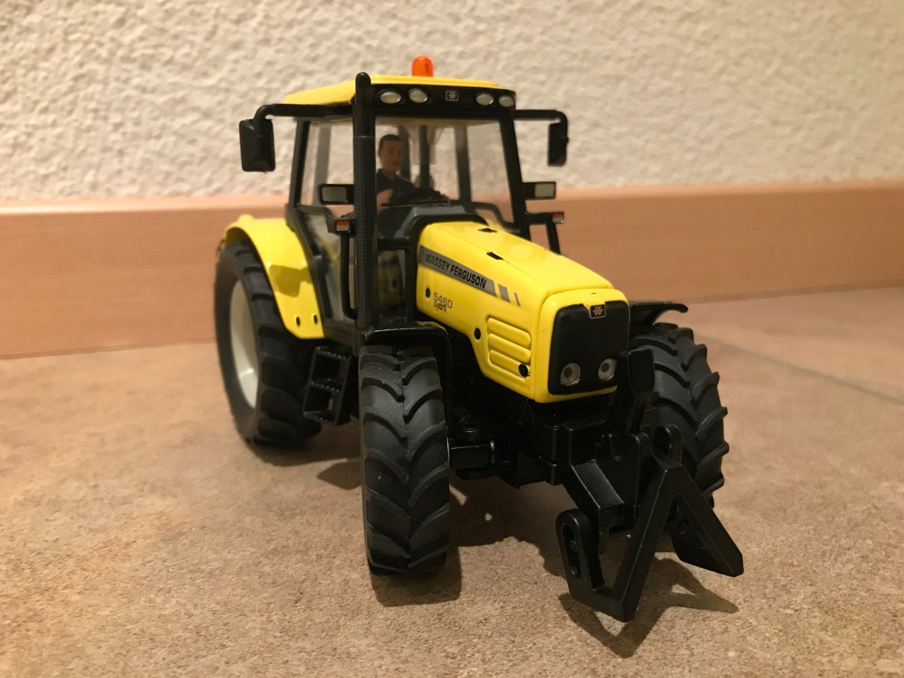 Massey Ferguson Trattori: SIKU Massey Ferguson 5460 – Nuovo e nell'imballaggio originale da Kreuzlingen venduto da Stefan1150 1
