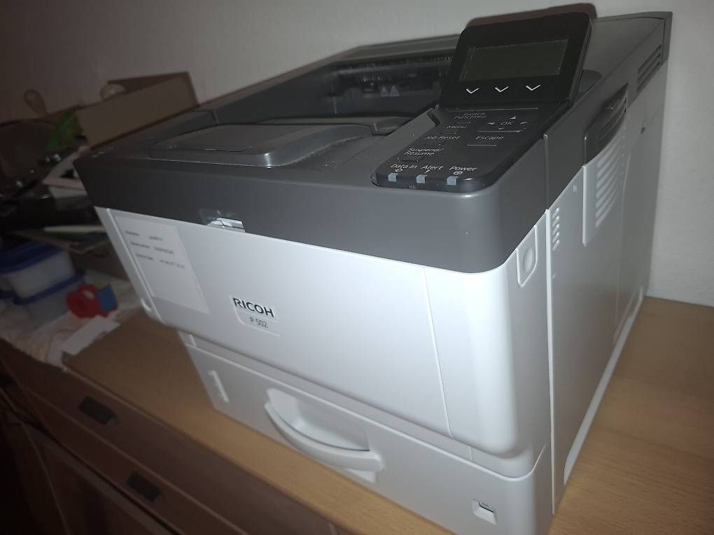 Ricoh Stampanti: Laserdrucker RICOH P502, defekt, ohne Code – Difettoso da Wettingen venduto da Teflix