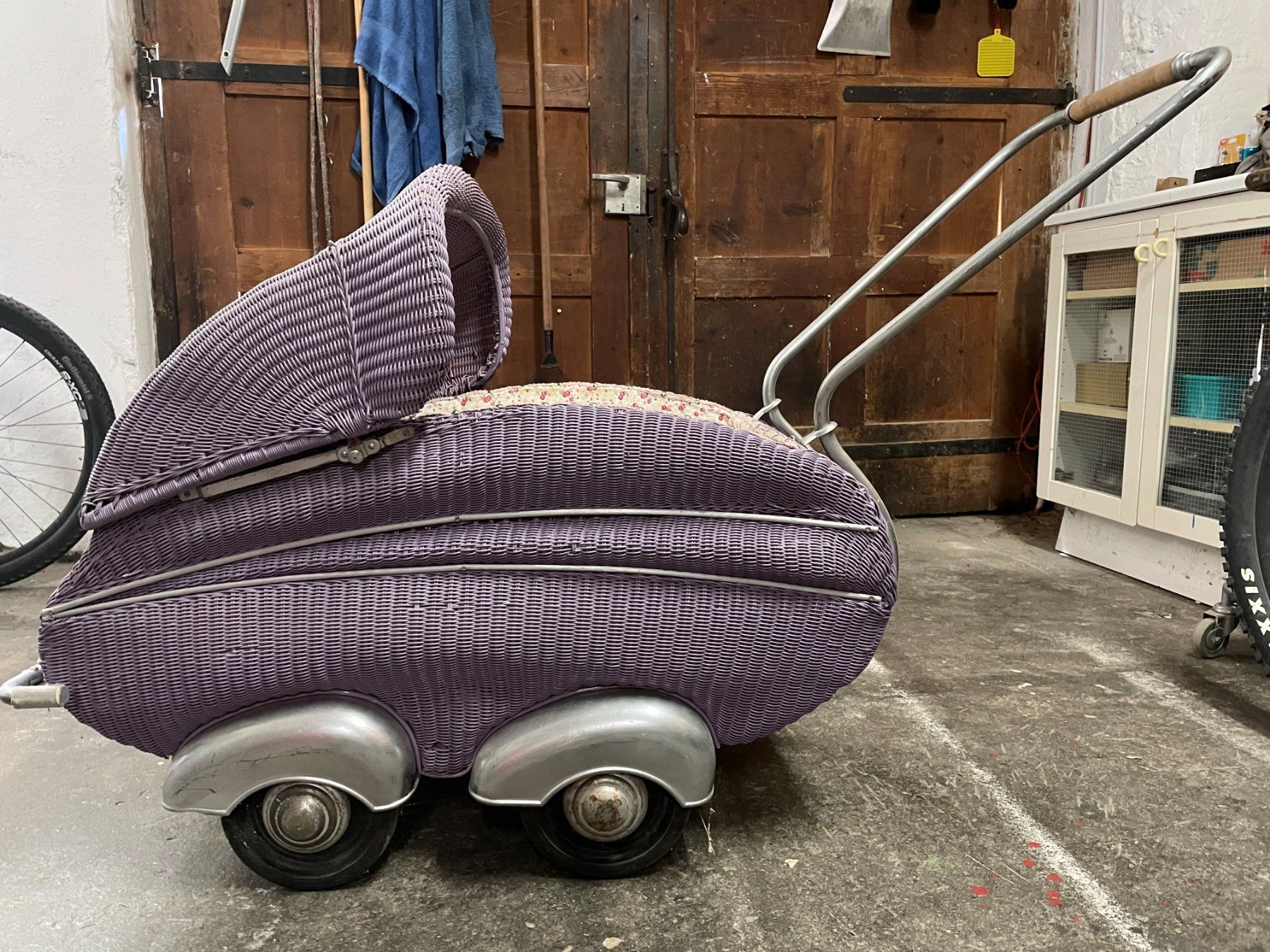 Kinderwagen: Oldtimer Kinderwagen – Gebraucht aus Untervaz von Cayoon