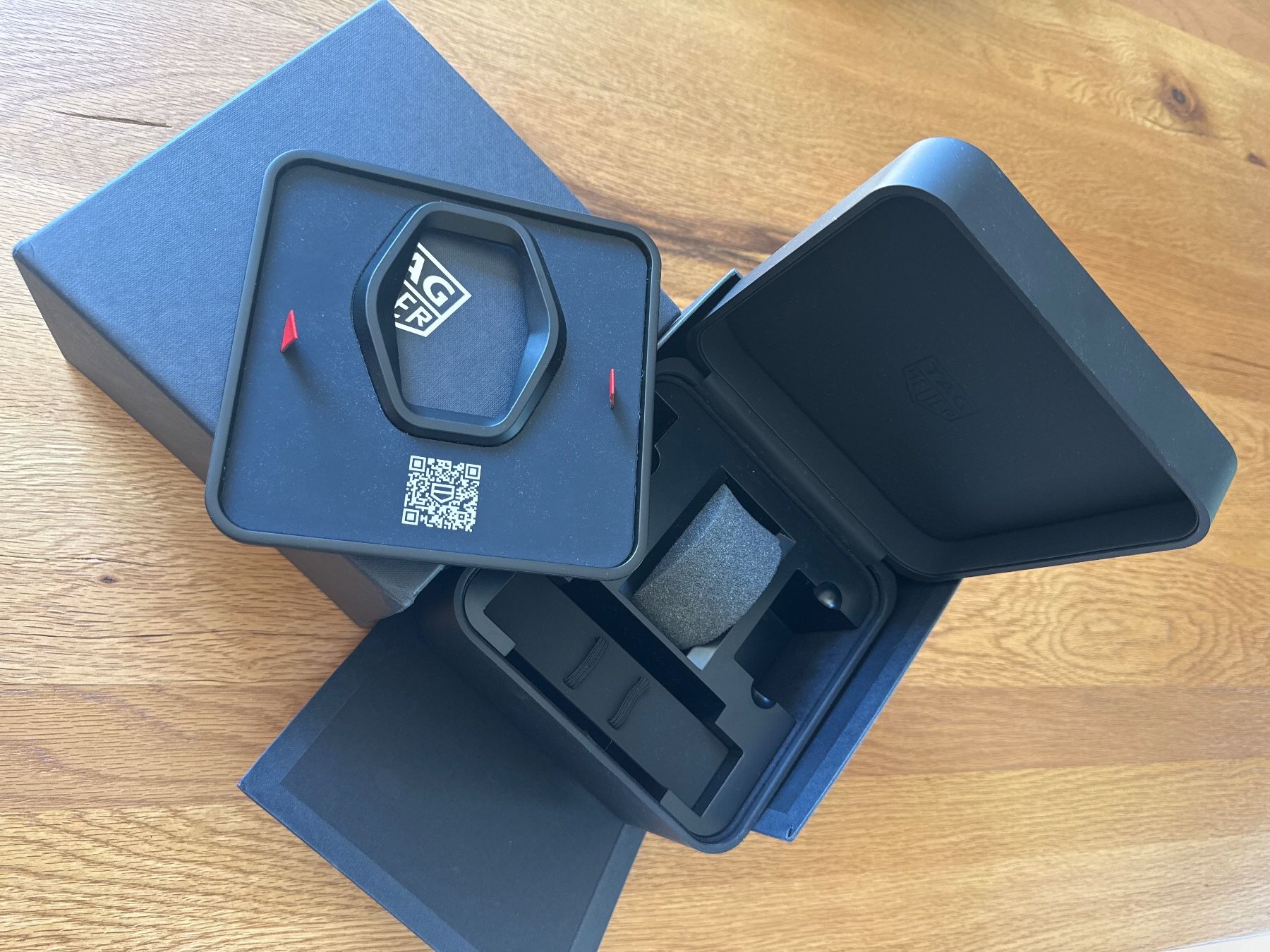 Tag Heuer Scatole porta orologi: Boîte de montre TAG Heuer E4 connected – Usato da Morges venduto da Alexys23 2