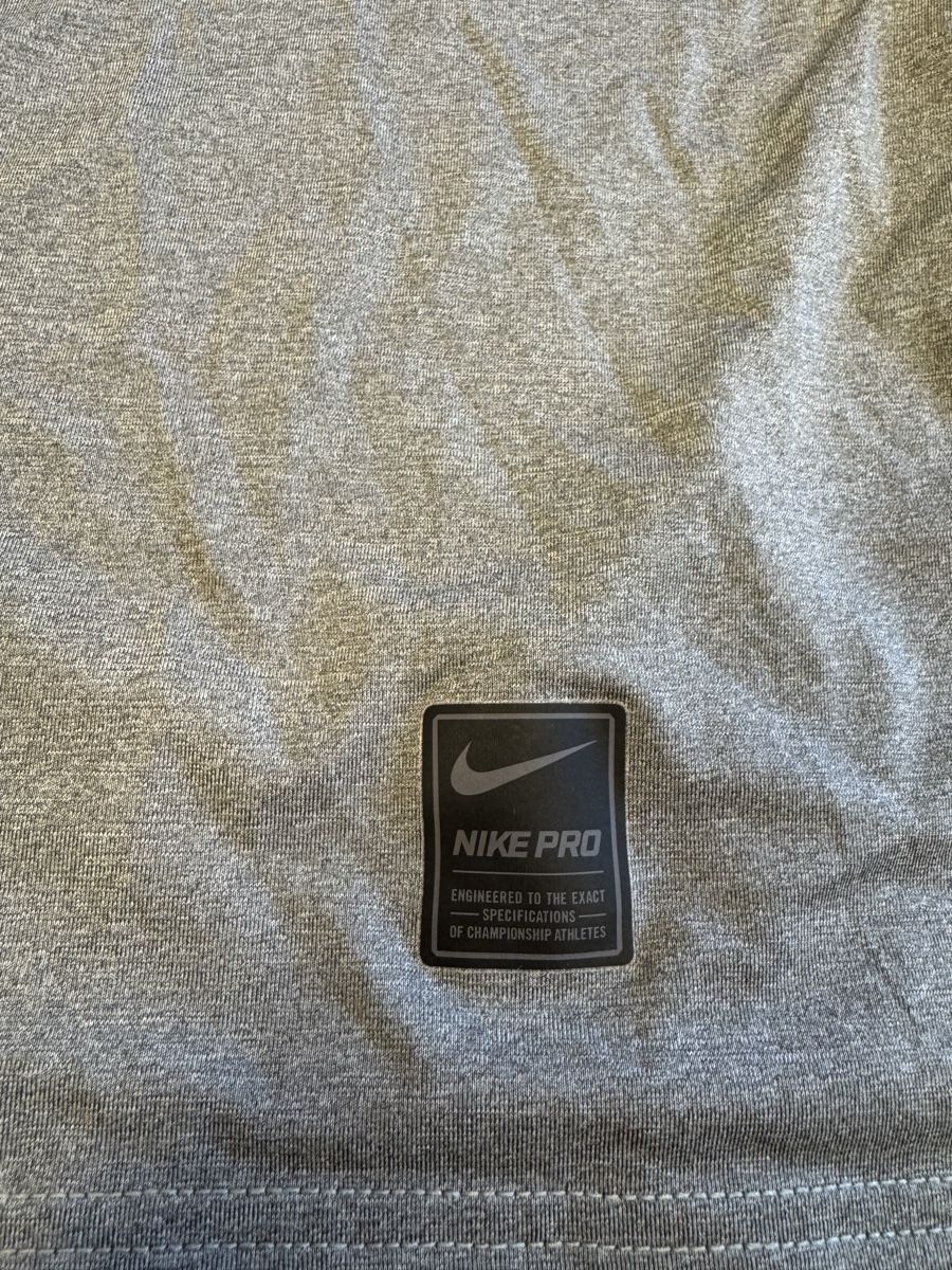 T-shirt: Nike Thermo TOP Zustand – Nuovo (secondo la descrizione) da Freidorf TG venduto da ibipatria 2