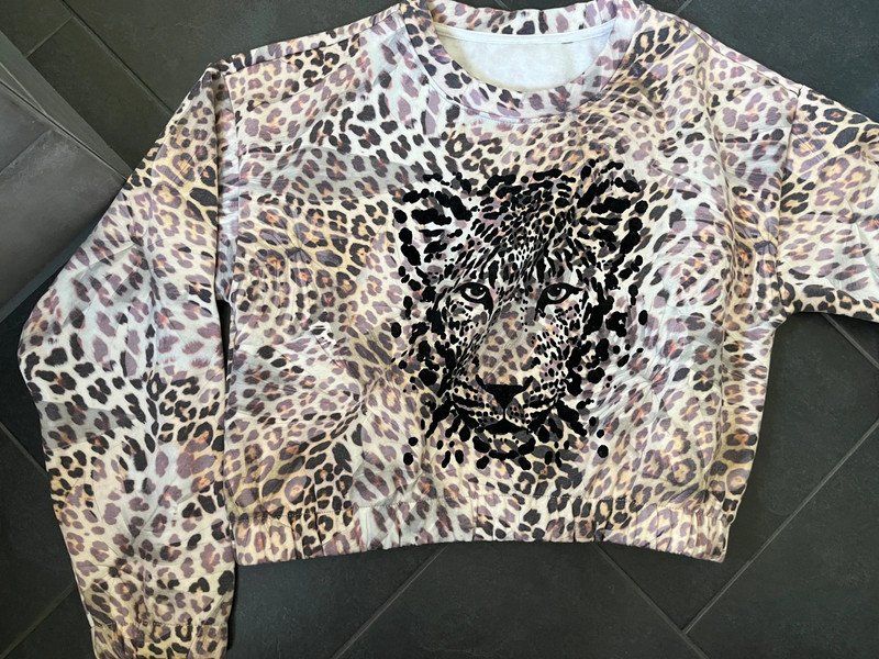 Guess Pullover & Sweatshirts: Guess Sweatshirt Leoprint, Gr. M, neu – Neu und originalverpackt aus Kreuzlingen von shopaholicatheart_4 3