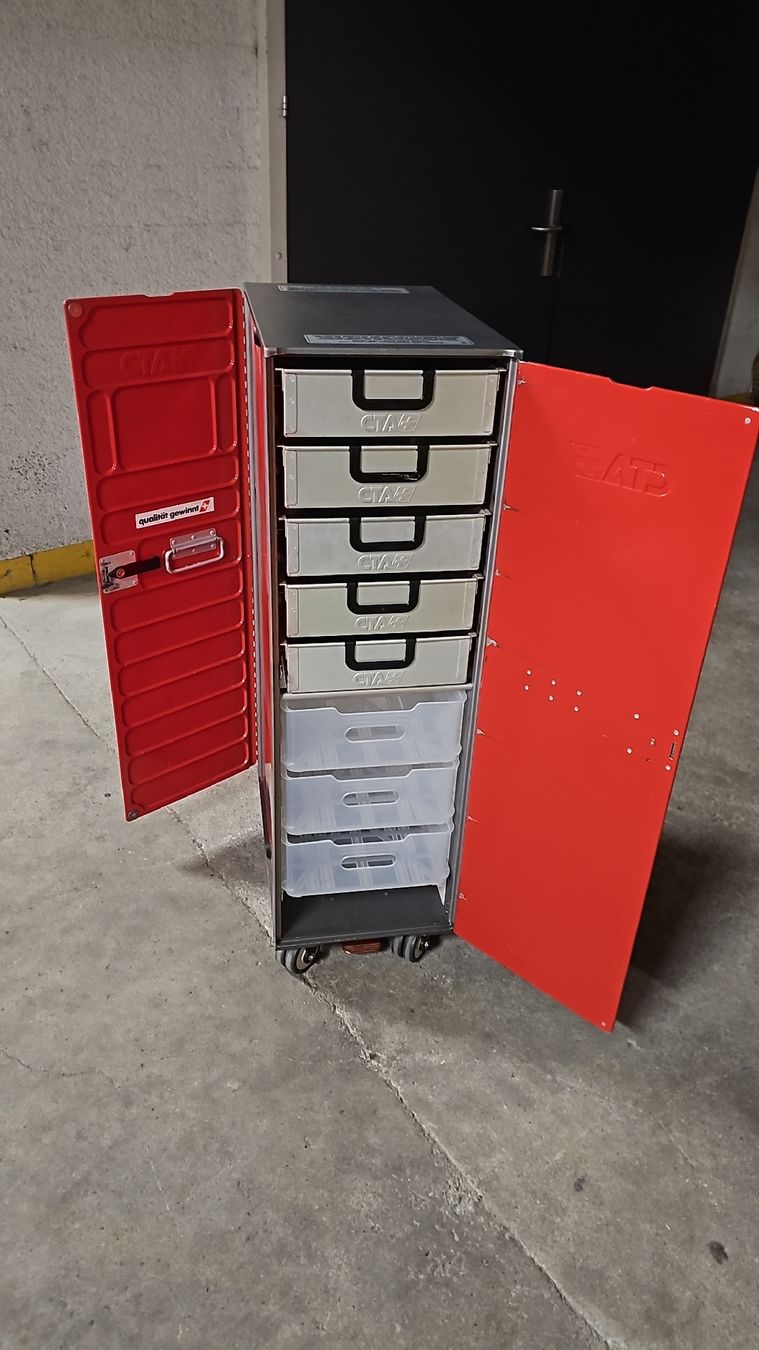 Altro in Aeronautica: Flugzeugtrolley der ehemaligen Fluggesellschaft CTA – Usato da Glattfelden venduto da hbct 3