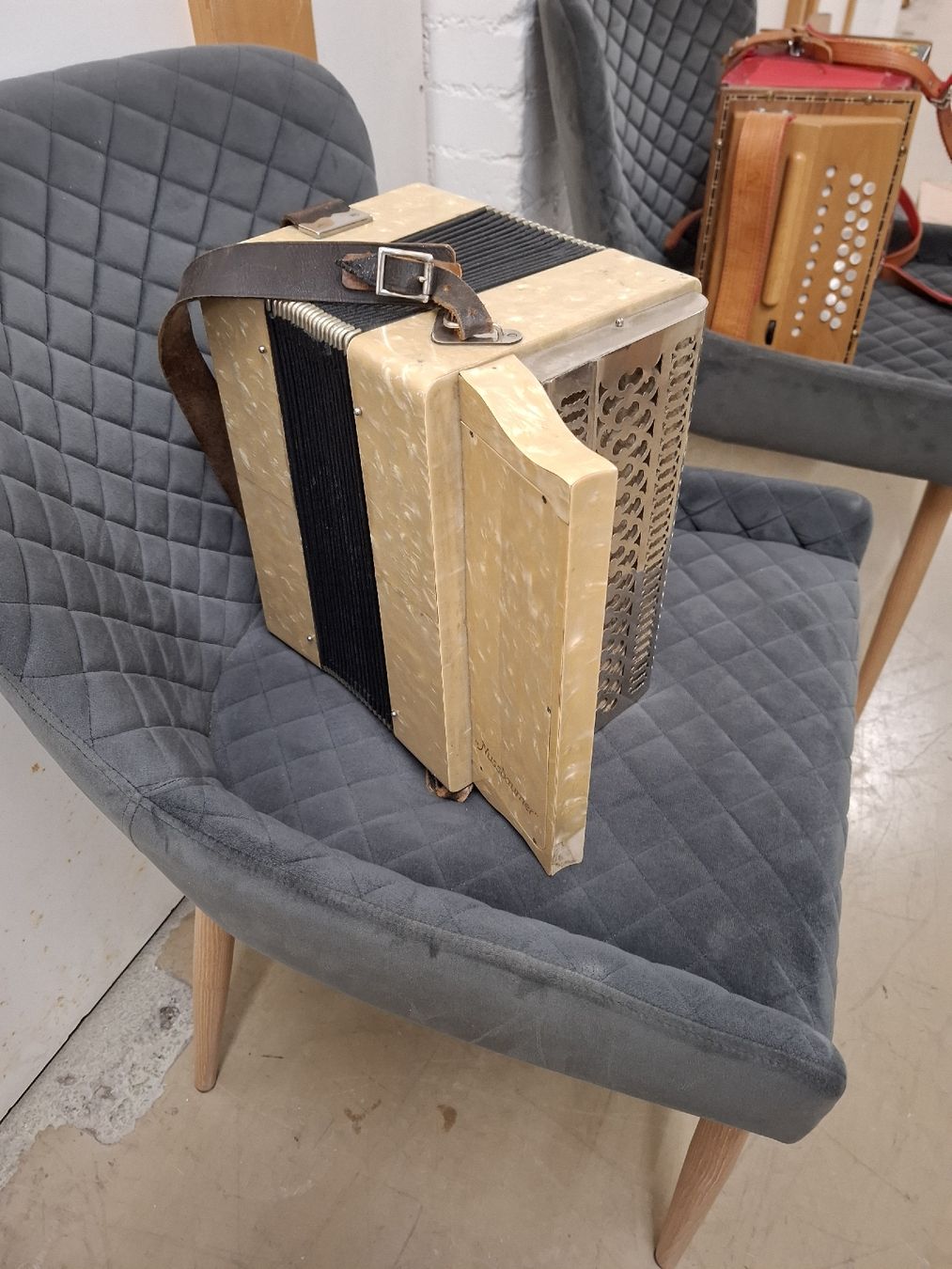 Musikinstrumente: nussbaumer orgeli – Gebraucht aus Villeneuve von BibiVintage 8
