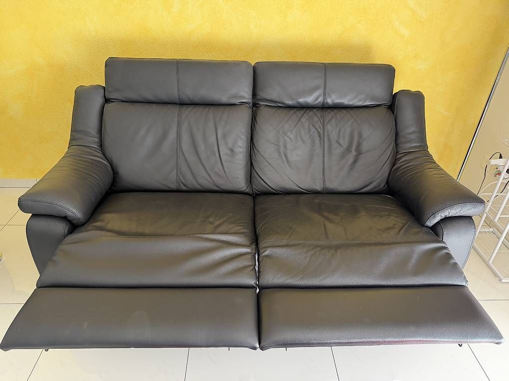 Divani: 2er-Sofa mit elektrischer Relaxfunktion – Usato da Andermatt venduto da Jolers 1