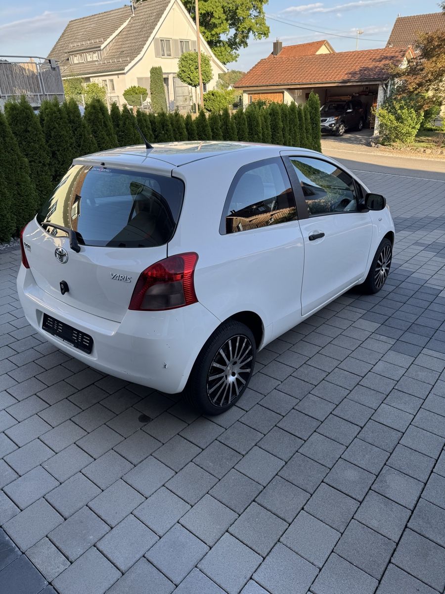 Toyota Autos: Toyota yaris  – Gebraucht aus Hagenbuch ZH von ati_m67m 2