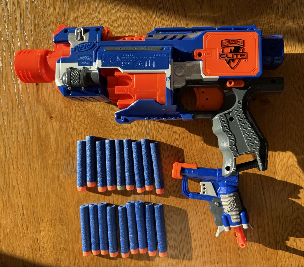 Nerf Spielzeuge: Nerf guns mit Munition – Gebraucht aus Schwanden b. Brienz von Baal1