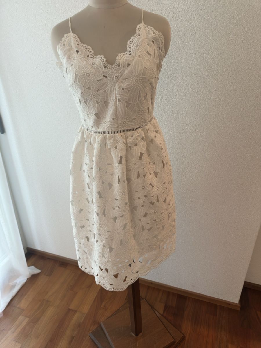 H&M Robes: Spitzenkleid von H&M Grösse 38, weiss – D'occasion à Adliswil par patrizia.roth01
