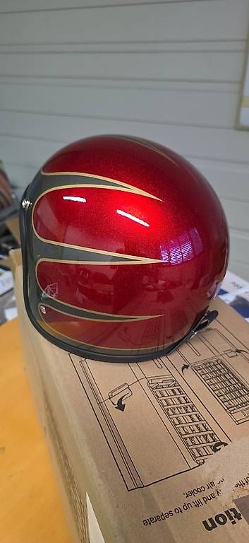 Casques & visières: Helm – Neuf avec emballage d'origine à Arbon par Secretpacks-SchLau 1