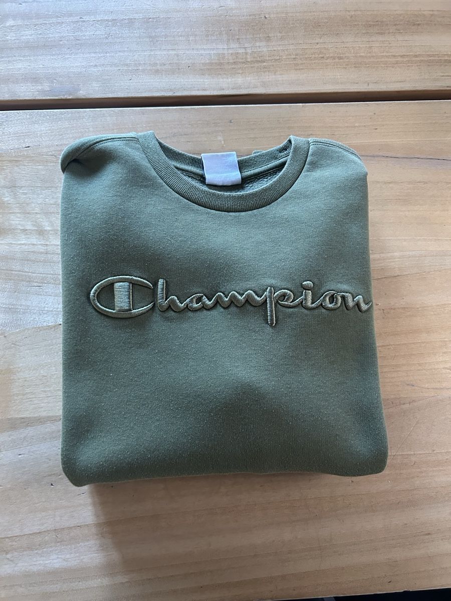 Champion Pulls & Sweat-shirts: Pull vert kaki Champion – D'occasion à Muraz (Collombey) par Jul_ff