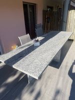 Terassentisch aus Granit