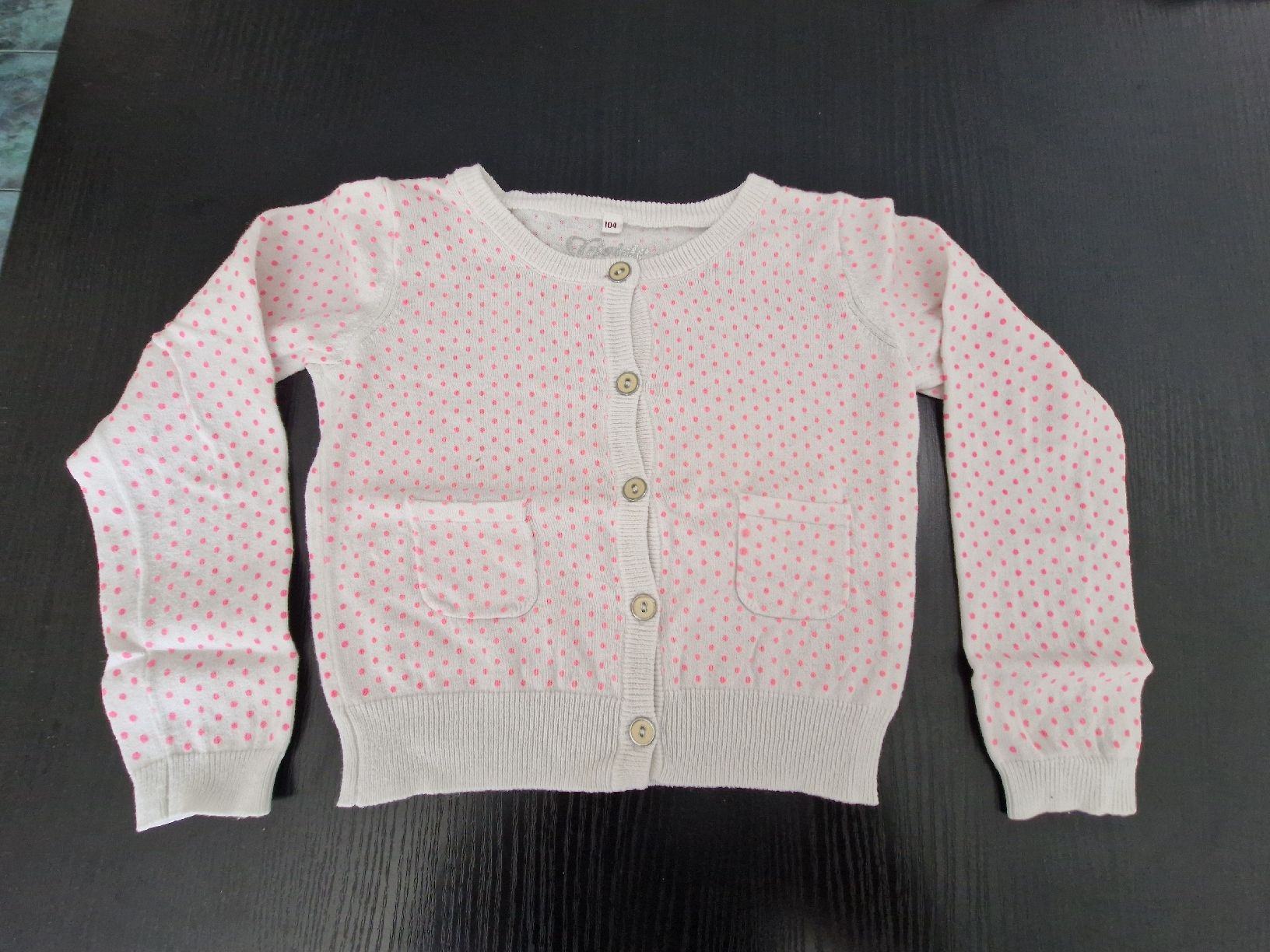 Kleiderpakete & -sets: Mädchen Kleiderpaket Pullover Strickjacken Grösse 98/104 – Gebraucht aus Hornussen von Rysrys 1