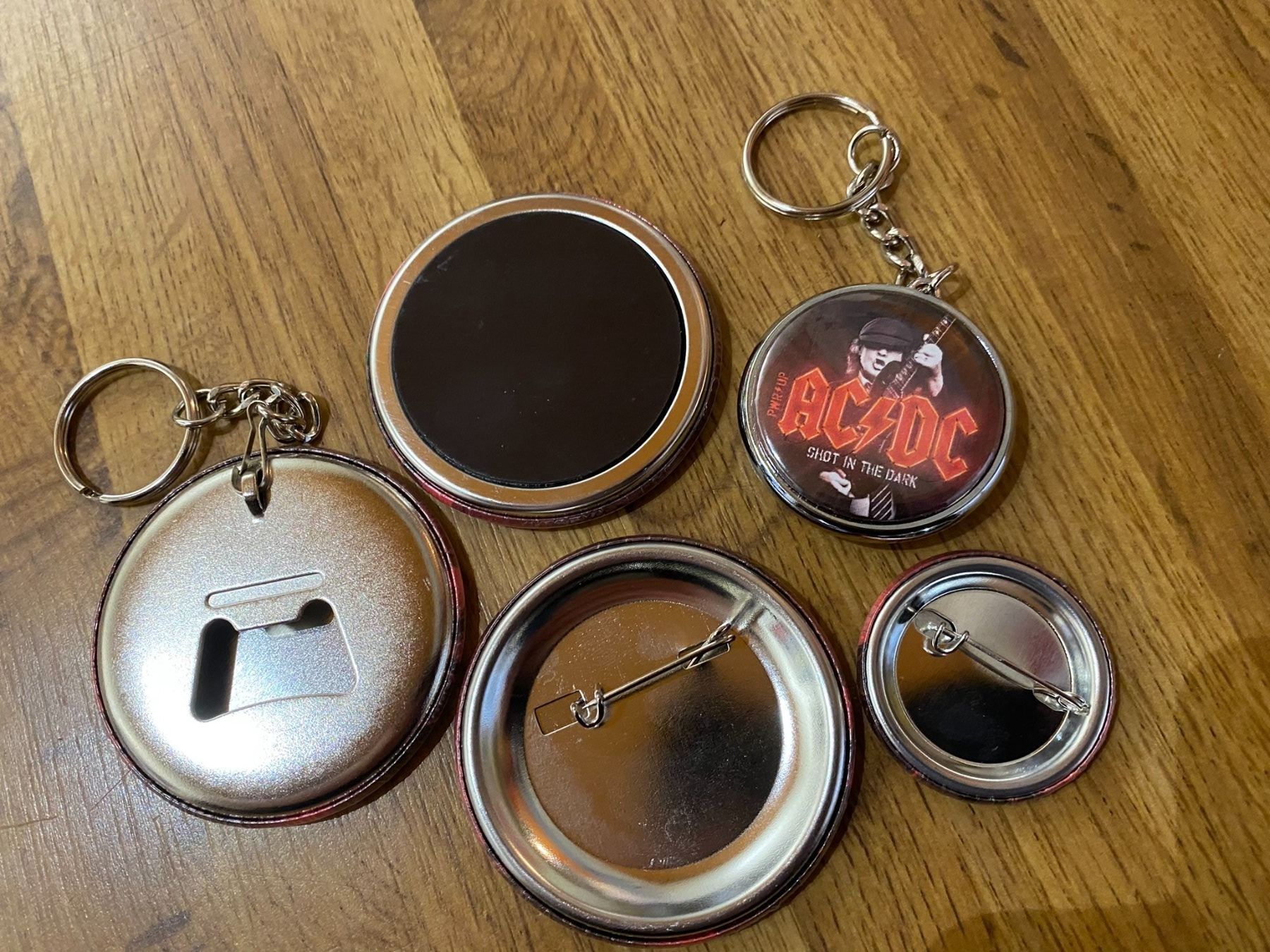 Plaketten & Abzeichen: AC/DC Badges Bundle, Neu! – Neu (gemäss Beschreibung) aus Basel von FatCatPacksTheRatt 1