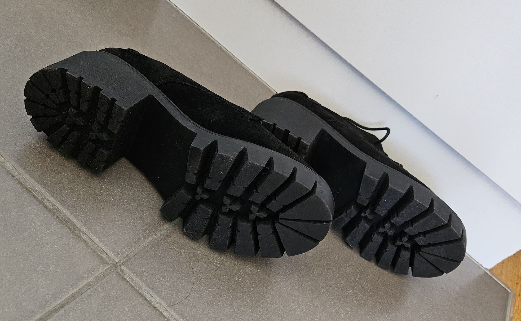 Scarpe da donna: Derbies noires en 39 – Usato da Vevey venduto da Macca 2