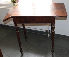 antiker Klapptisch (M)