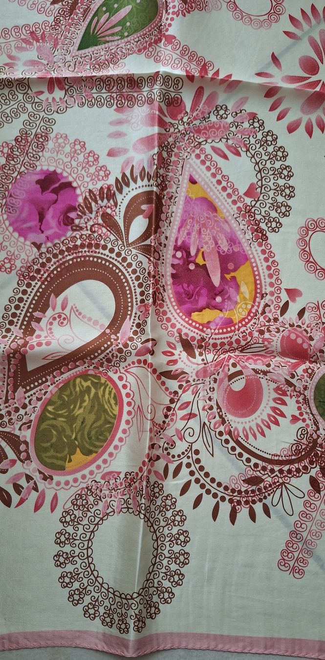 Foulard & Sciarpe: Foulard Vintage en soie – Usato da St-Triphon venduto da Jldr0 3