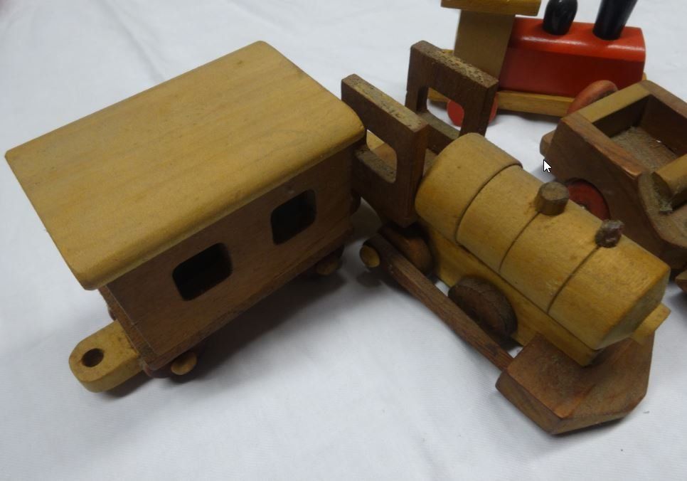 Articoli in legno: Holzloki mit Wagen massiv – Usato da Liestal venduto da Gecko16 3