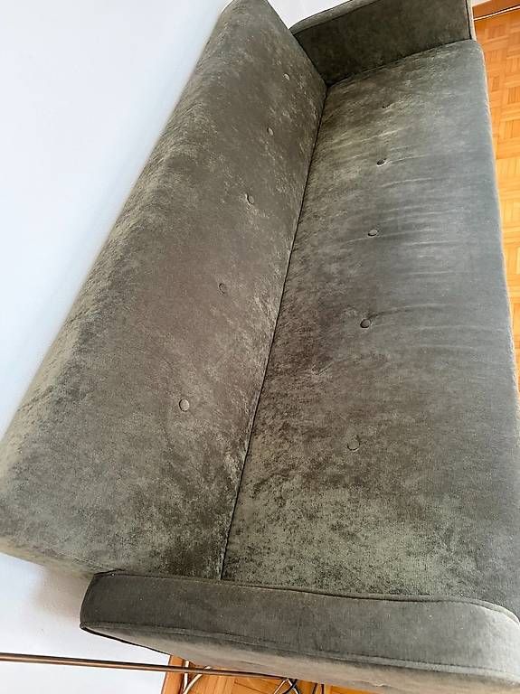 Divani: Moosgrünes Schlafsofa mit Holzfüssen, 200 cm – Usato da Zürich venduto da thewildone 1