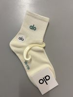 Alo Yoga Socken, Cremeweiss, Nagelneu, Ideal für Sport!