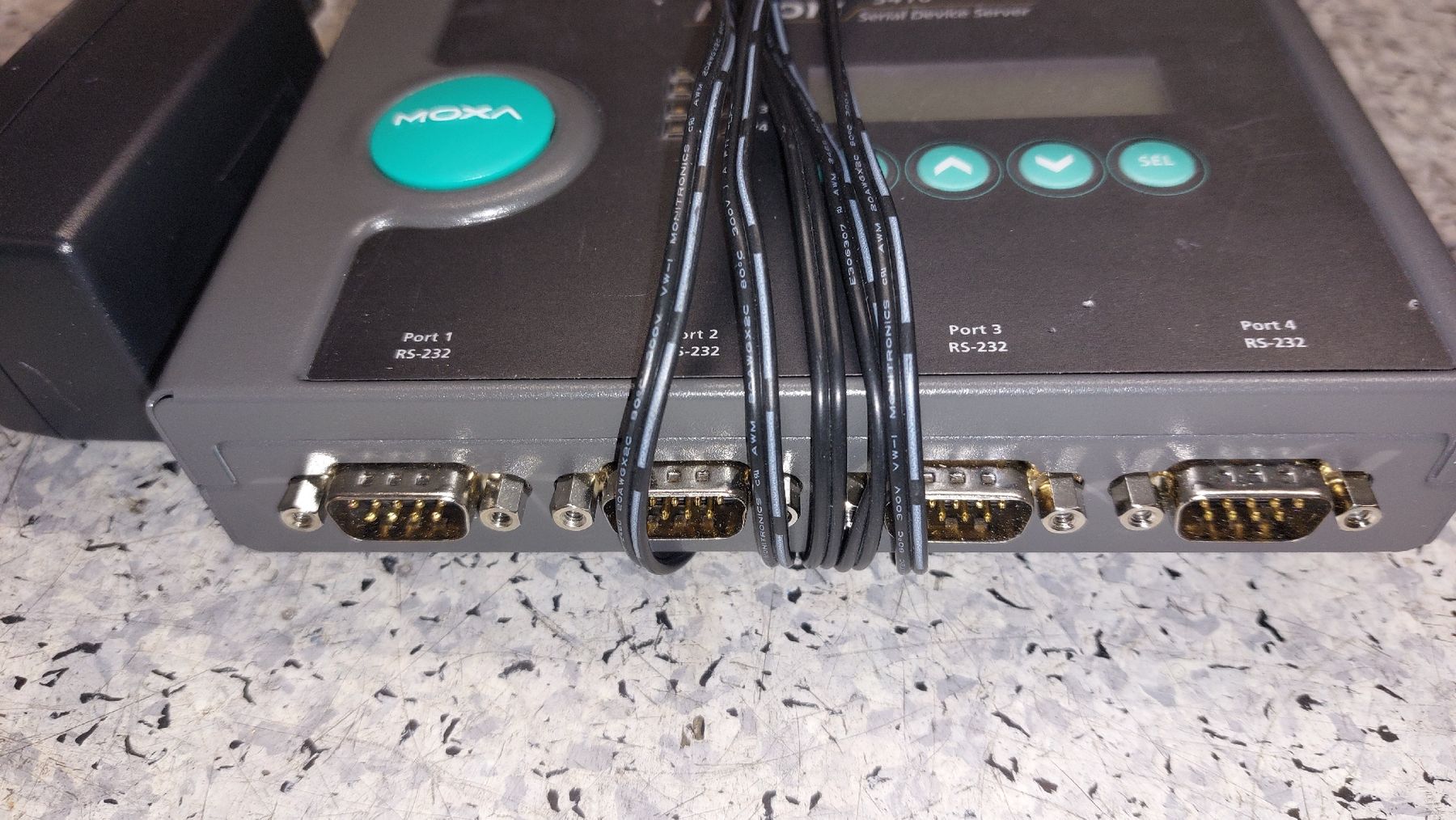 Moxa Laufwerke & Adapter: MOXA NPORT 5410 Serieller Geräteserver – Gebraucht aus Hinteregg von Amerizium 1