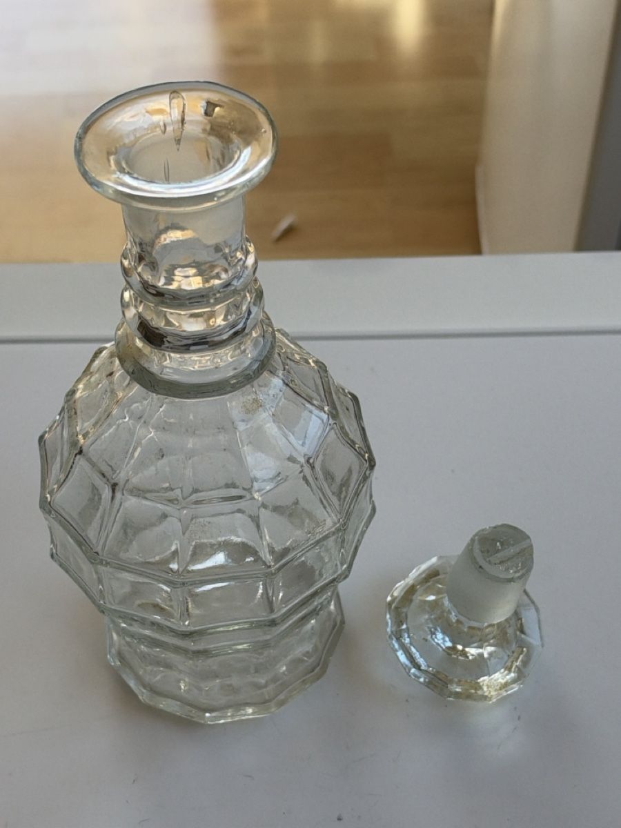 Carafes: Glaskaraffe mit Stöpsel, facettiertes Design, (2I6) – D'occasion à Neuenhof par 123-Allerlei 1