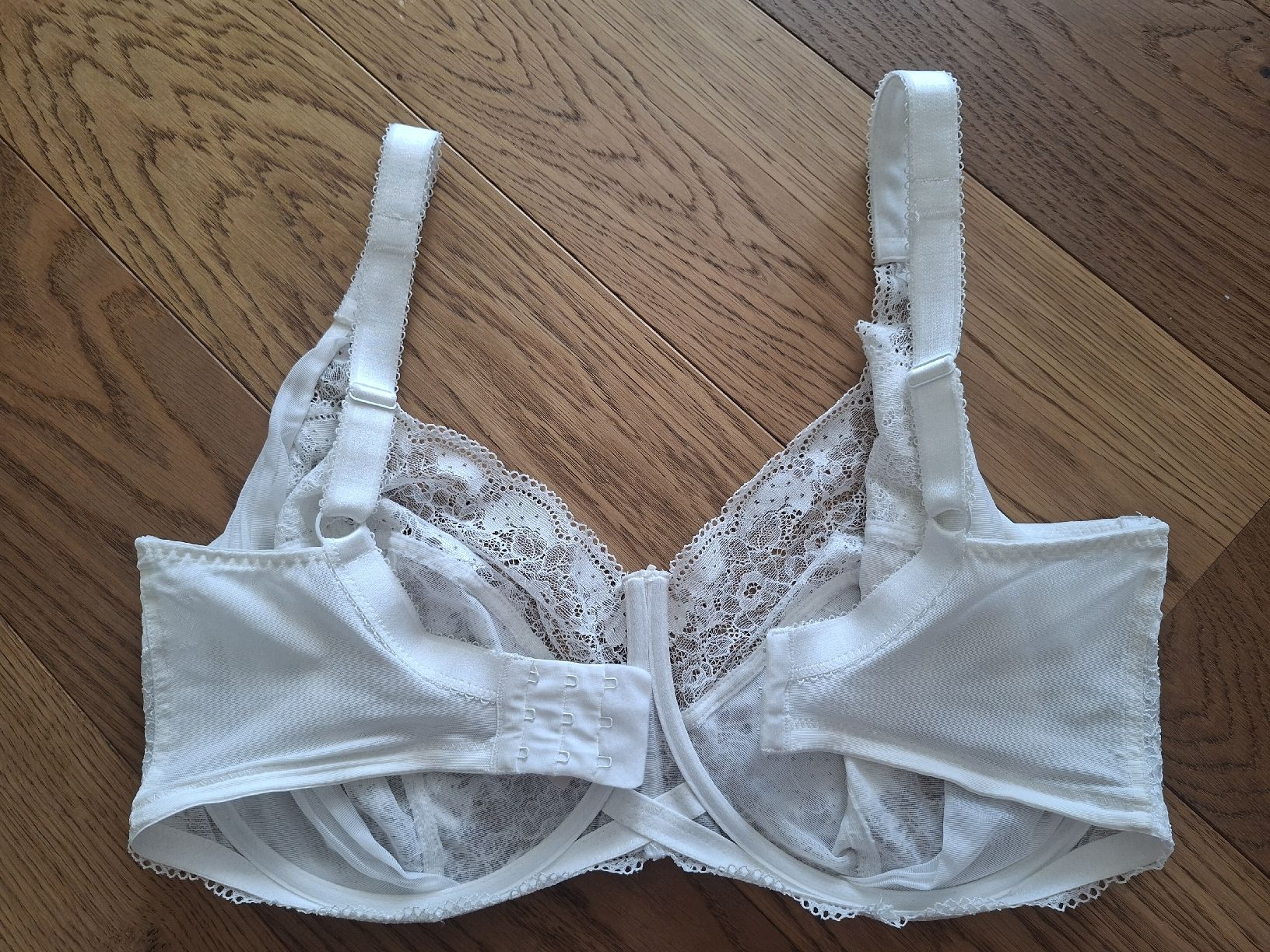 Autres dessous: Weisser Spitzen-BH von Panache in 85M – D'occasion à Oberengstringen par Kimchimon 1