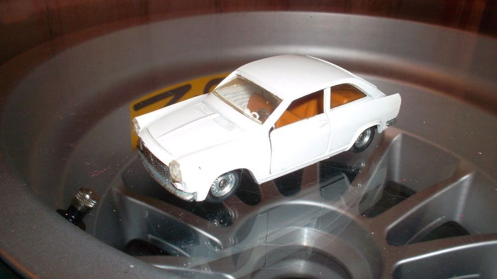 Miniature Politoys 1/43 – Autobianchi Primula 522 Blanche, 1968, Sans Boîte, Bon état
