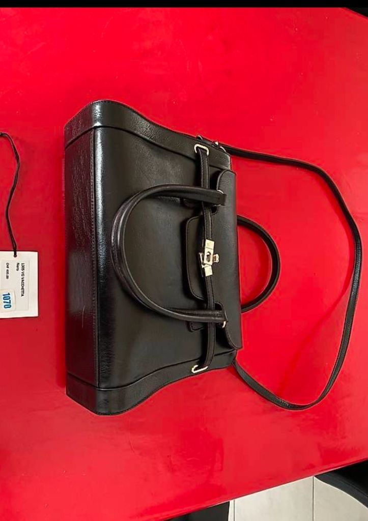 Borse da donna: Edle schwarze Ledertasche - neu! – Nuovo (secondo la descrizione) da Luzern venduto da Harikan 2