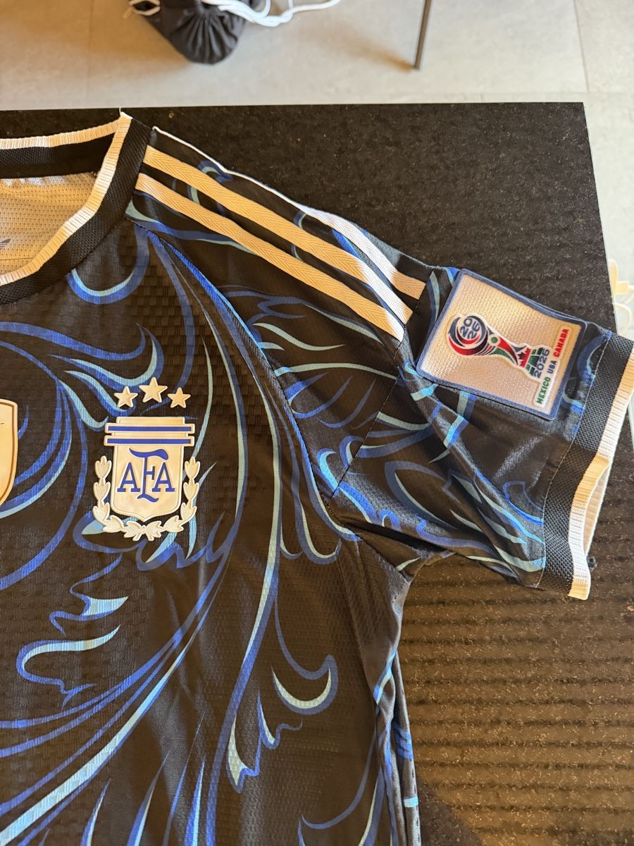 Canottiere & Pantaloni: Argentinien Messi Trikot – Nuovo (secondo la descrizione) da Güttingen venduto da JeffreyGucc 2