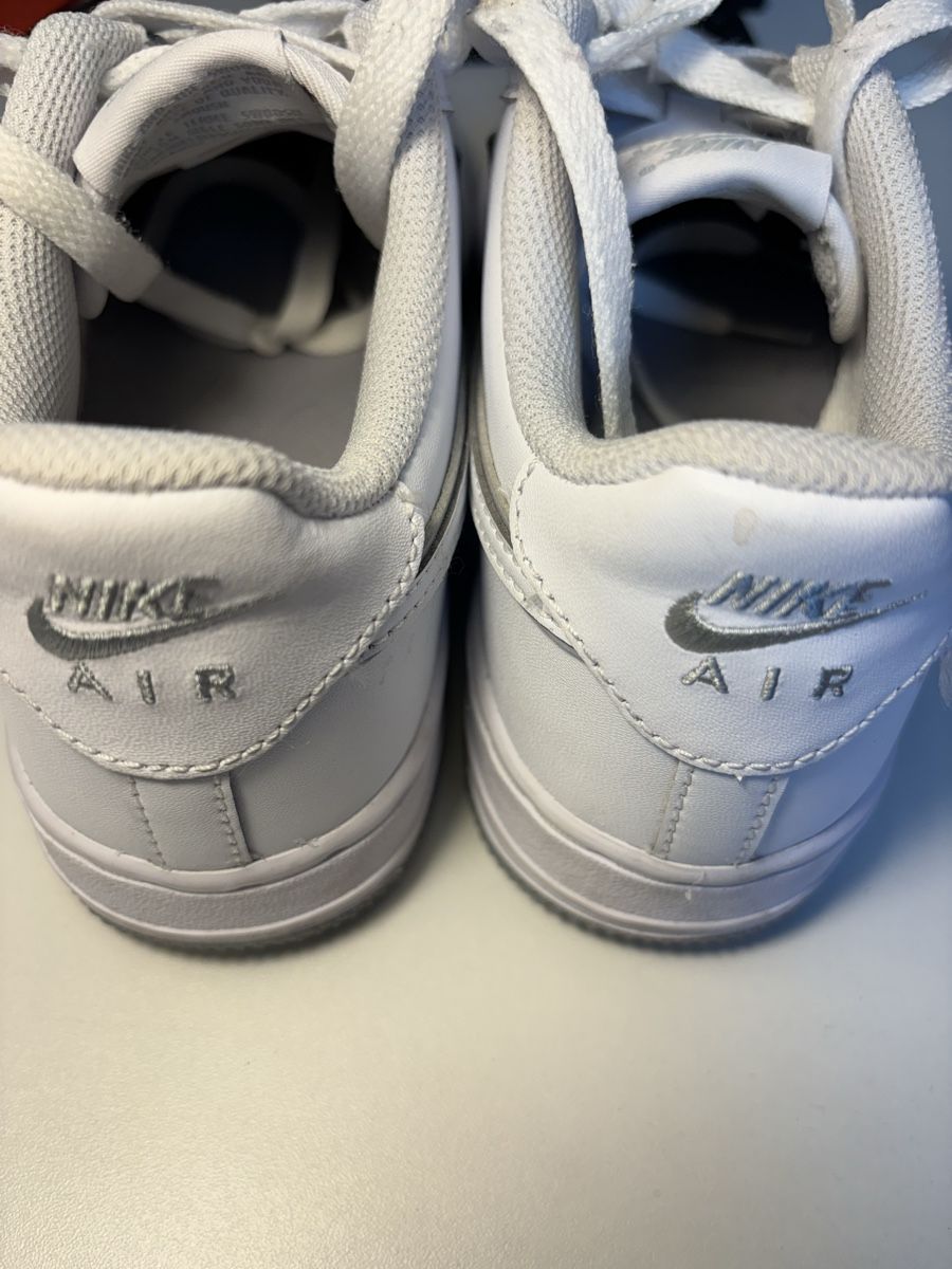 Nike Scarpe da uomo: Nike Air Sneakers size EUR38 – Usato da Rifferswil venduto da jasonevans76 2