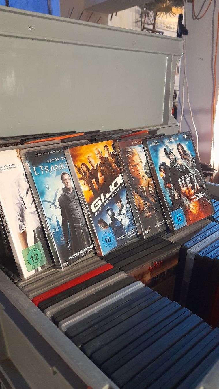 Tous les DVDs: Env. 320 +- DVD divers. – D'occasion à st.gallen par Eric-le-Rouge 5