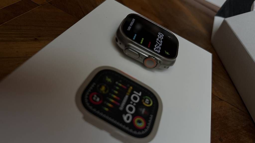 Apple Smartwatch: Apple Watch 2 + 5 bracelet – D'occasion à rolle par laurapistro