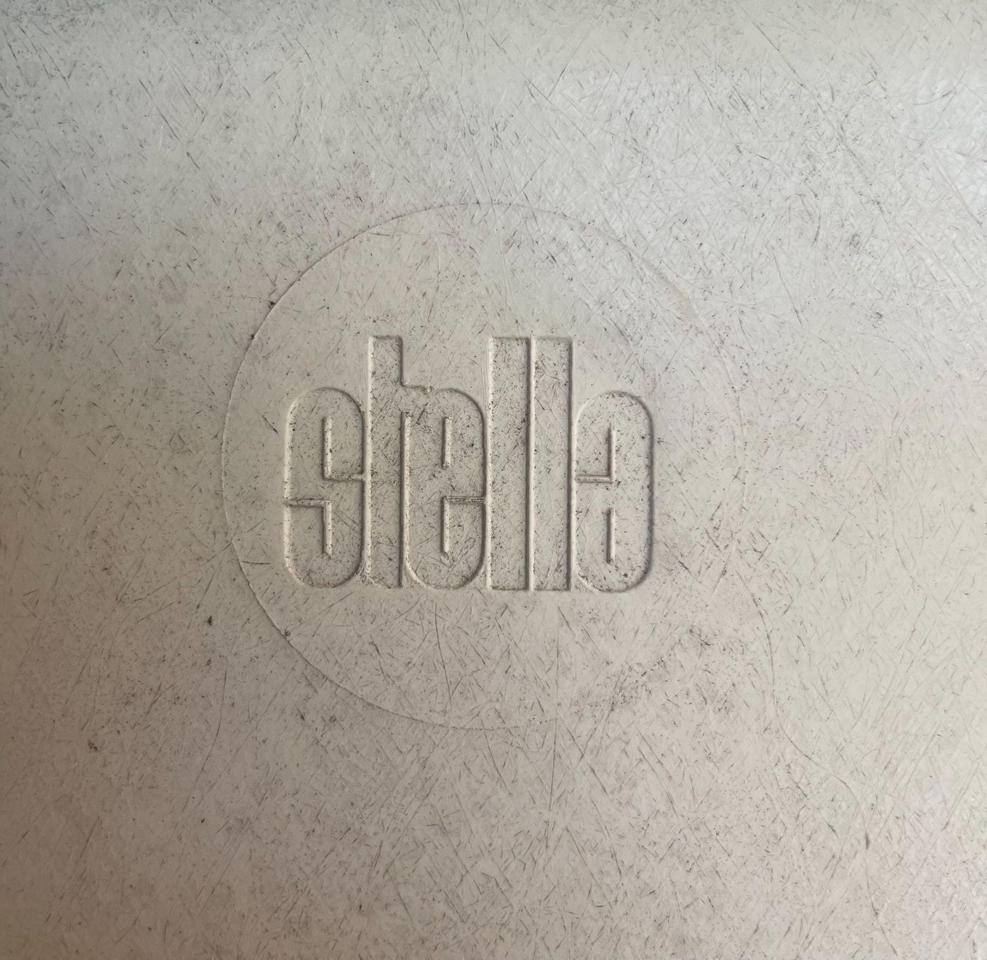 Tische: Stella Tisch + 4 Stühle, Der Designklassiker – Gebraucht aus Aadorf von Assyrian-Bazar 6