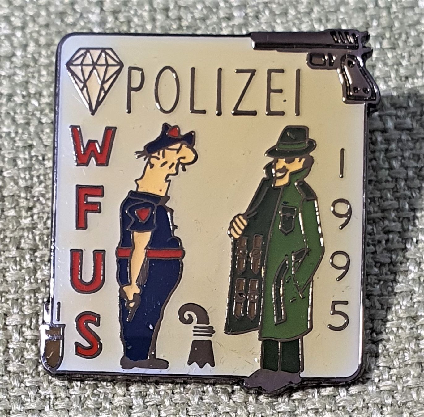 Placchette & Badge: P138 - Pin Polizei Basel 1995 WFUS Nr. 175 – Usato da Reinach BL venduto da Boston-Verkauf