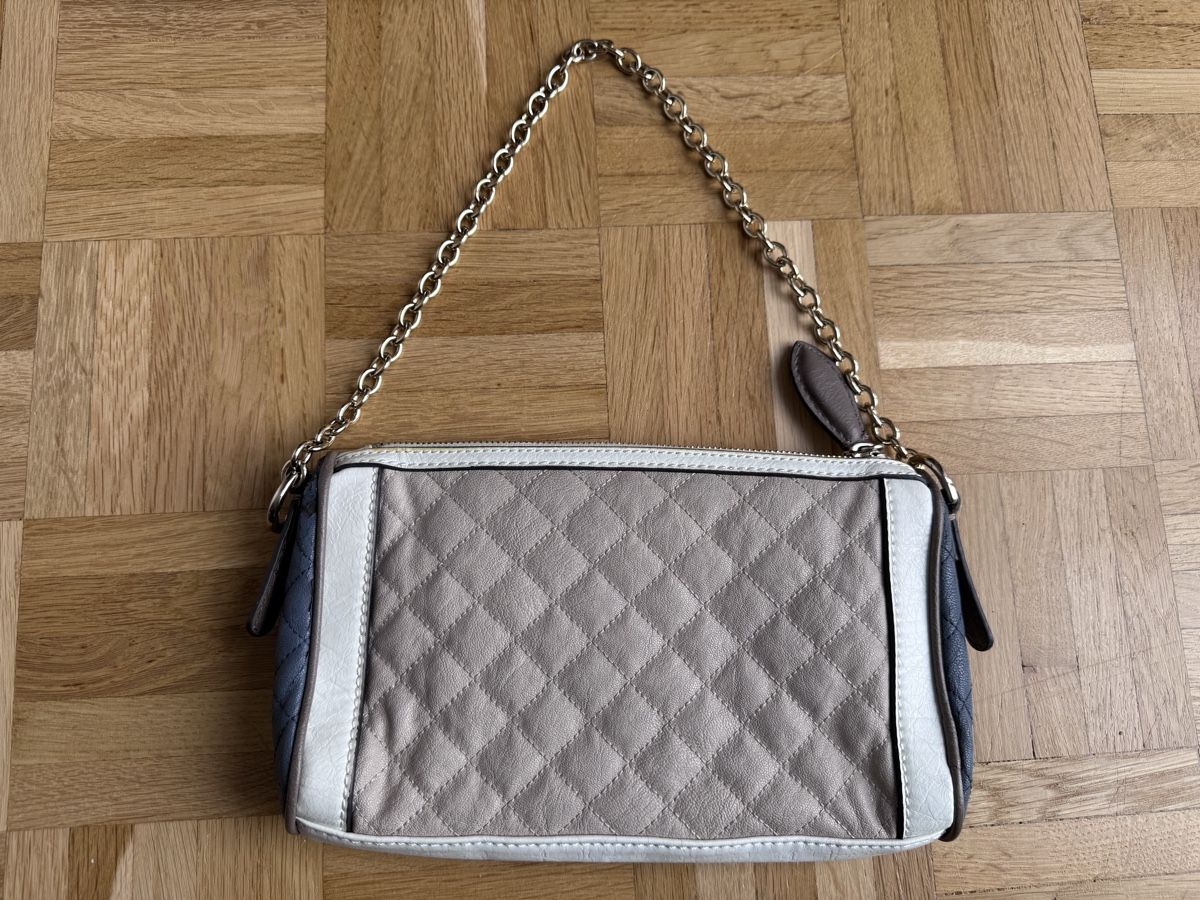 Guess Borse da donna: Guess Handtasche 👜 – Usato da St. Gallen venduto da kara_24 1