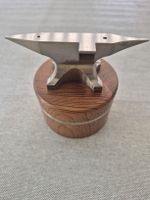 Amboss klein originalgetreu mit Holzsockel