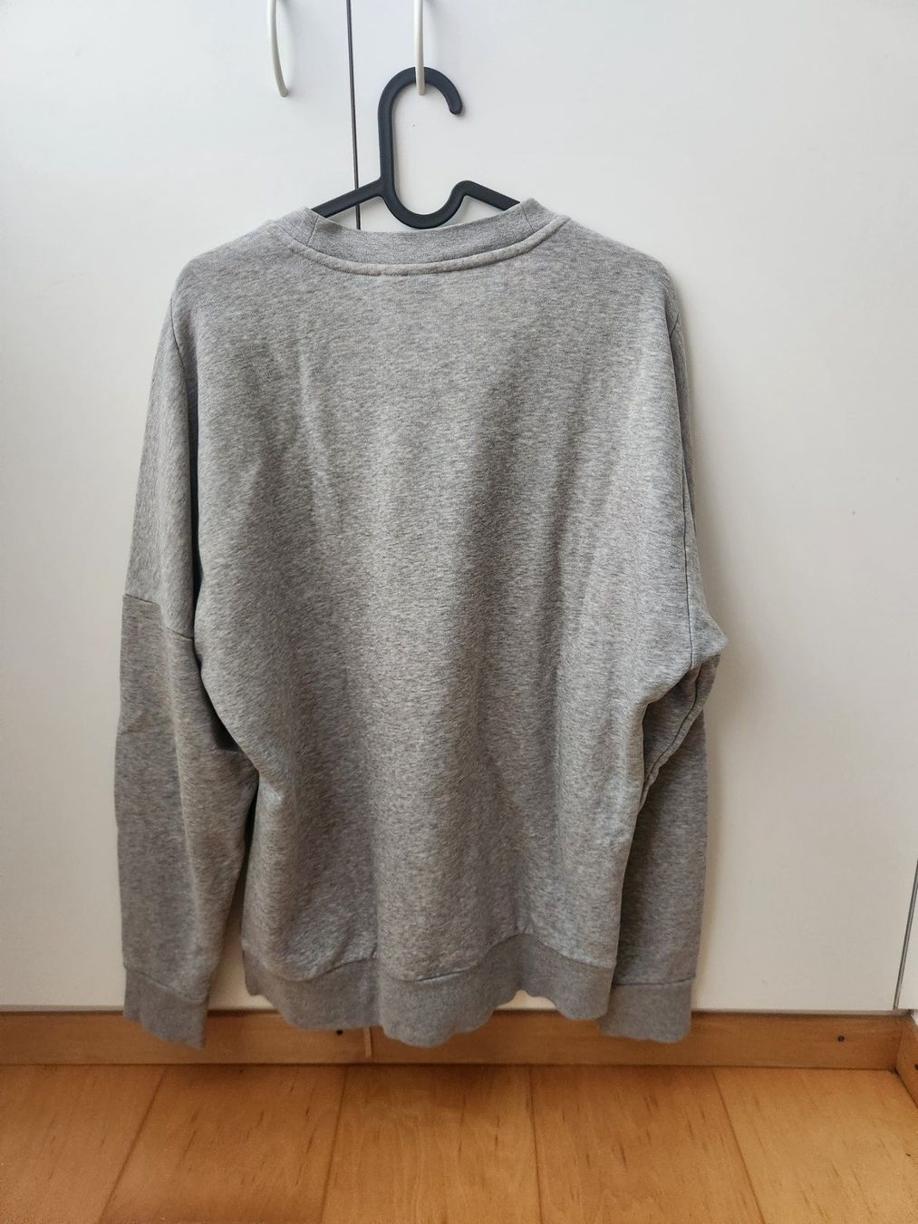 Adidas Pullover & Sweatshirts: Pullover Adidas grau mit Logo Grösse M guter Zustand – Gebraucht aus Ennetbaden von ale_syz8 2