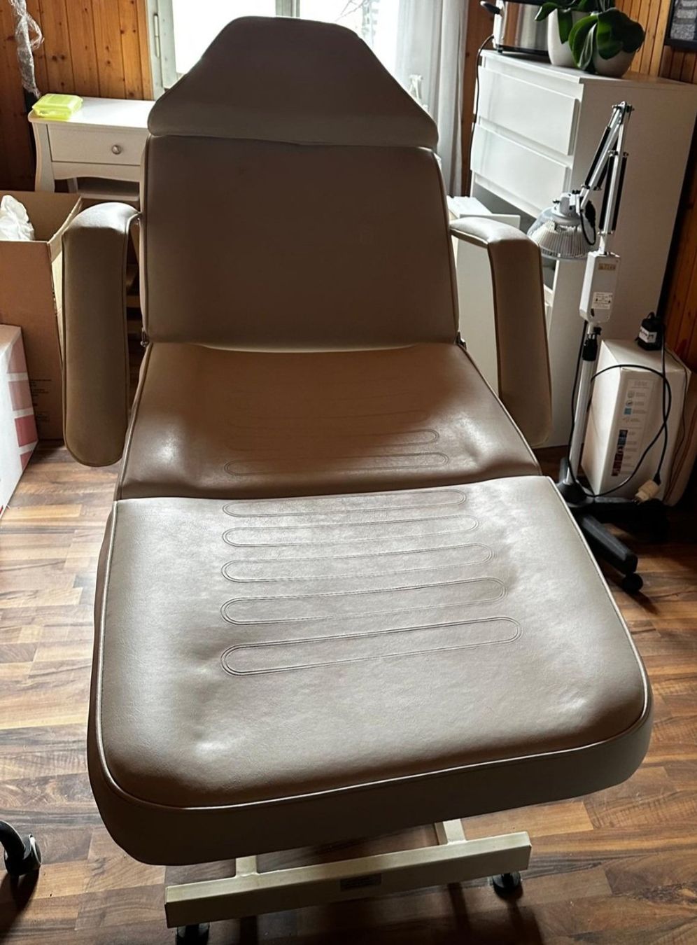 Lettini & sedie per cosmetici: Elektronische Massageliege – Usato da Münsingen venduto da Casey13 1