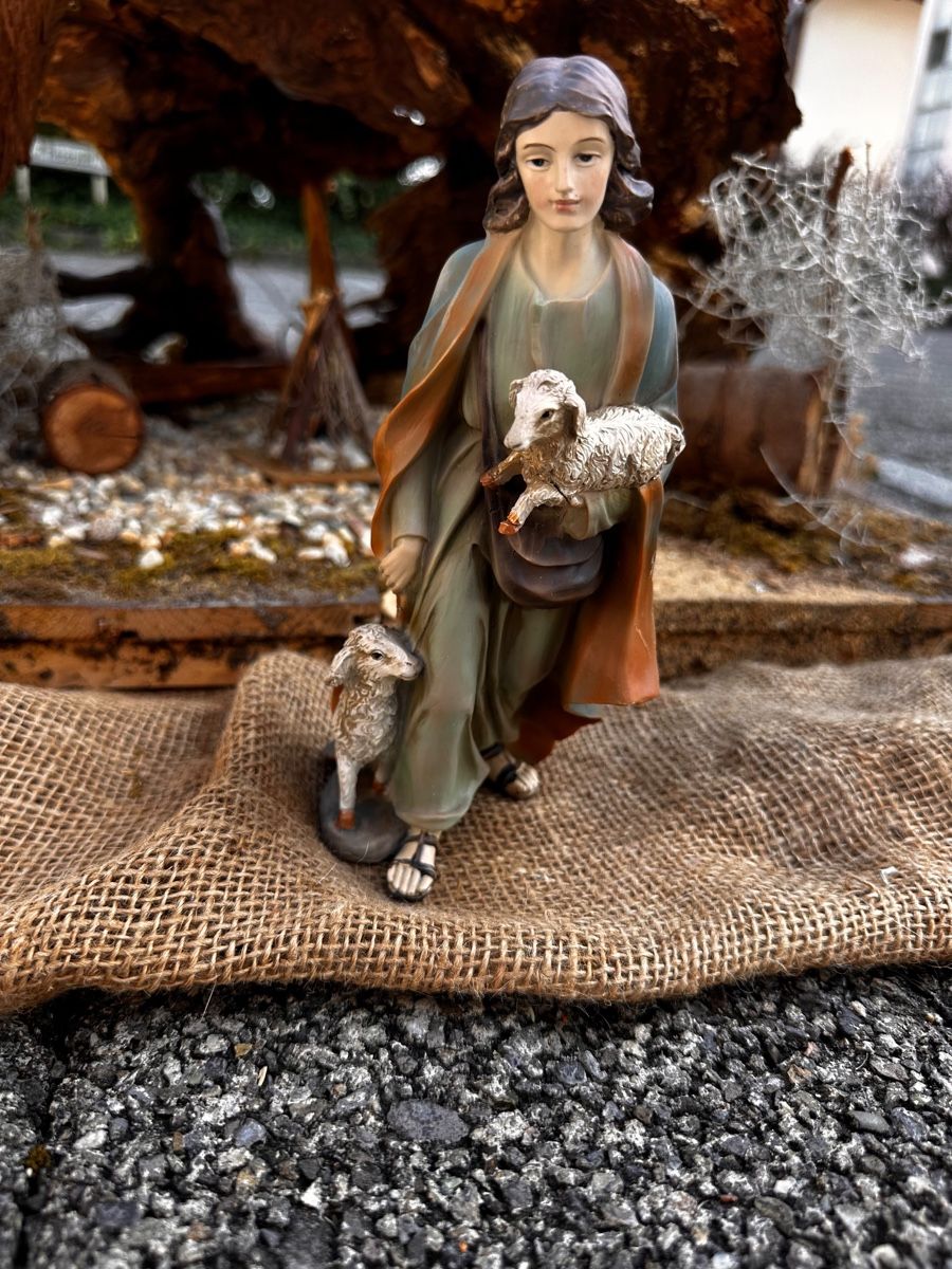 Toutes les décorations: Weihnachtskrippe mit Figurenset Holz-Optik komplett – D'occasion à Hellbühl par inf_5wdl 4