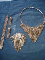 GRANAT-COLLIER-ARMBAND-OHRCLIPS-BROSCHE - ZIRKA  1976-1978