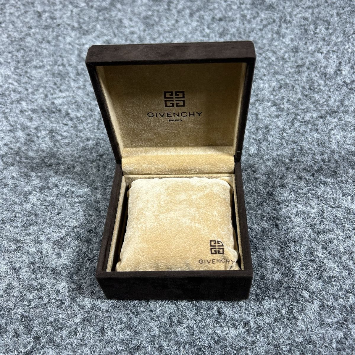 Uhrenboxen: 2000s Givenchy watch box  – Neu (gemäss Beschreibung) aus La Sagne NE von Matlasape 1