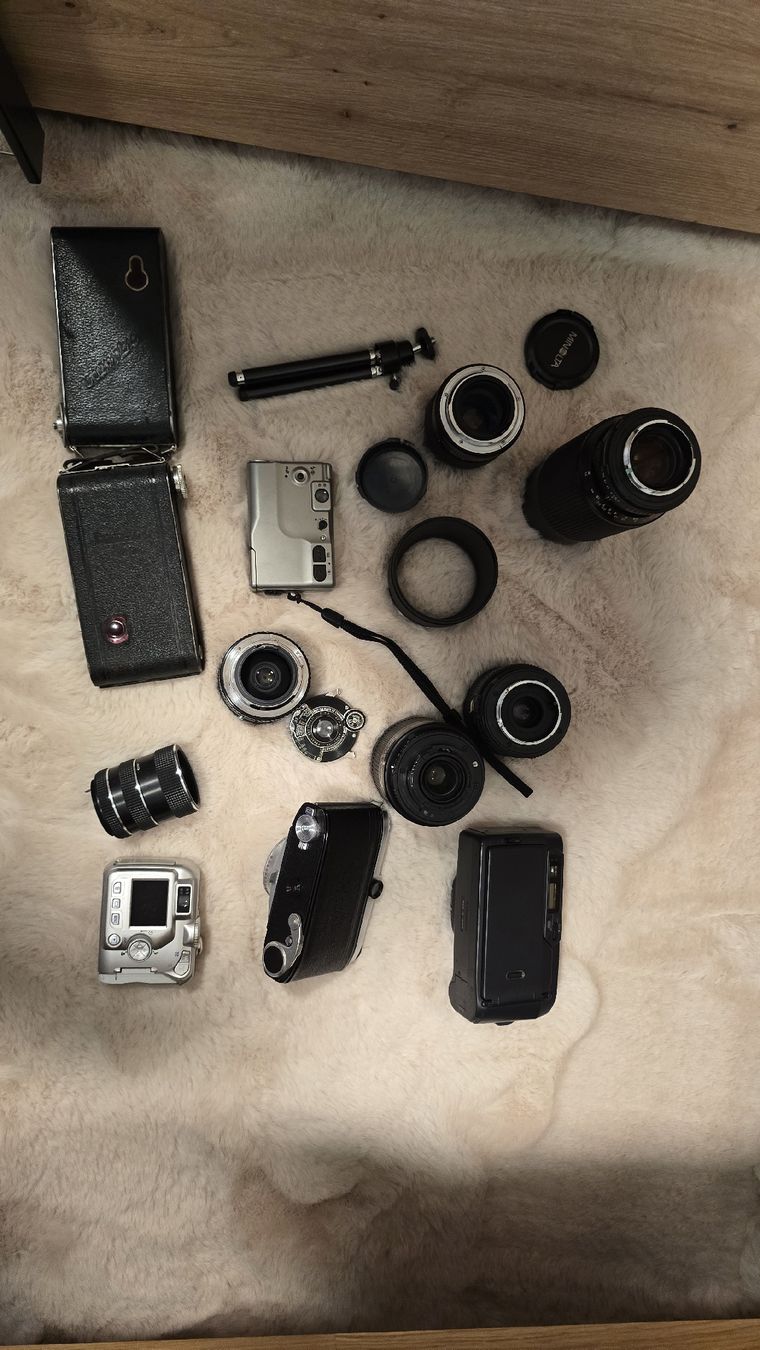 Fotocamera: Lot de caméras, objectifs, accessoires  – Difettoso da Collombey venduto da Car.pare 1