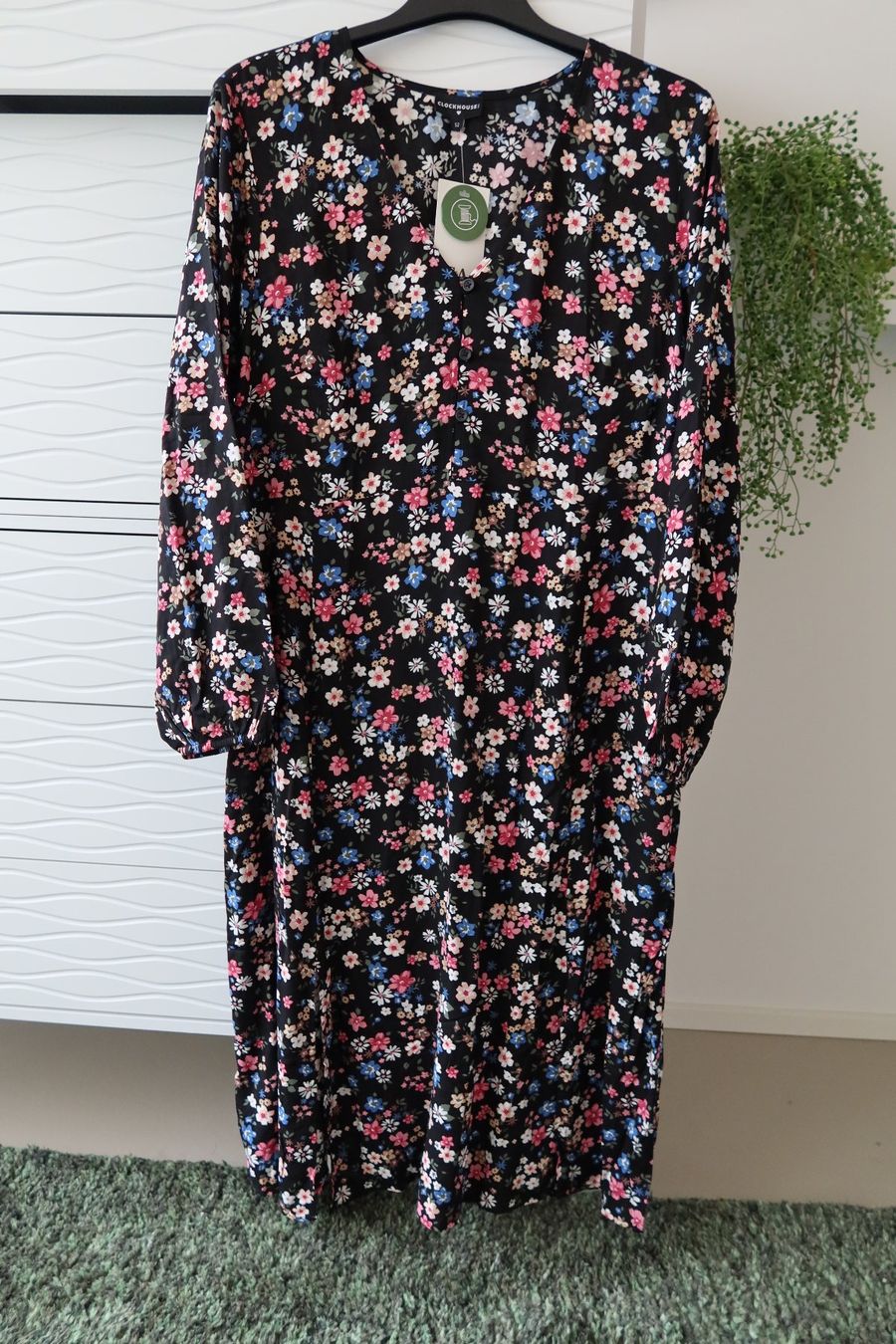 Vestiti: Sommerkleid Grösse 54, 100% Viskose -  NEU – Nuovo e nell'imballaggio originale da Zürich venduto da Piki7