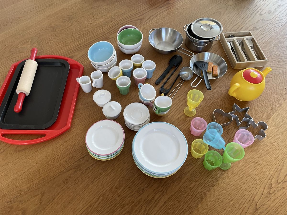 Kinderküchen Zubehör, Geschirr, Pfannen, Töpfe, Vieles! (Gebraucht) in Lyss für CHF 36 – mit Lieferung auf Ricardo kaufen